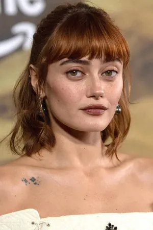 Элла Пернелл в роли Люси Маклин
